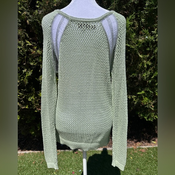 NWT Jennifer Lopez Green Long Sleeve Crew Neck with Open Shoulder Silhouette Med - Picture 4 of 5